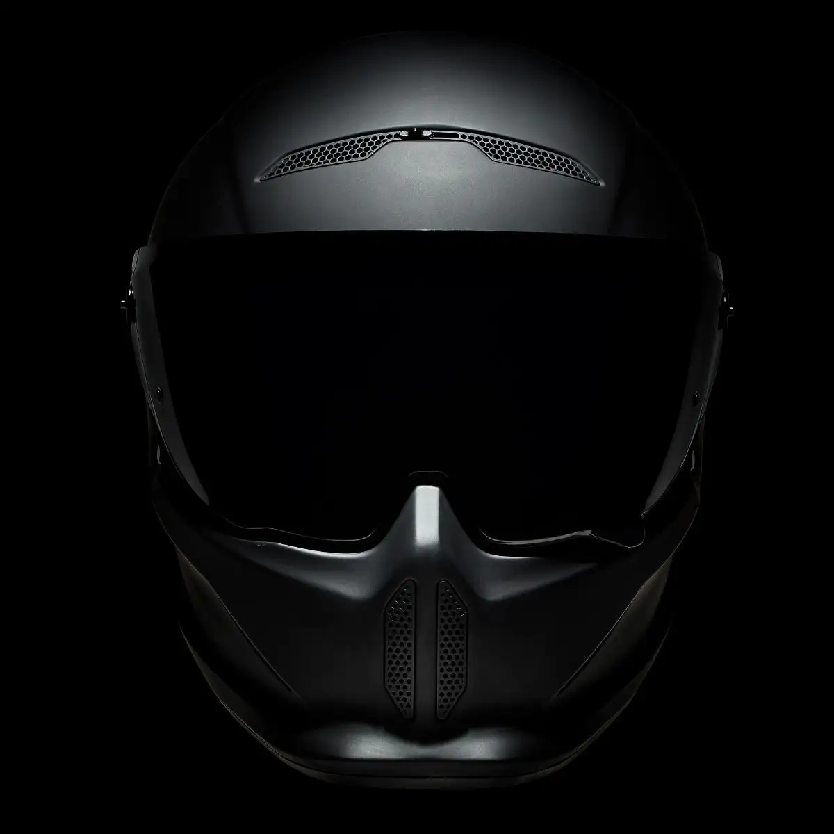 AT4.0 Carbon Core helmet - front view