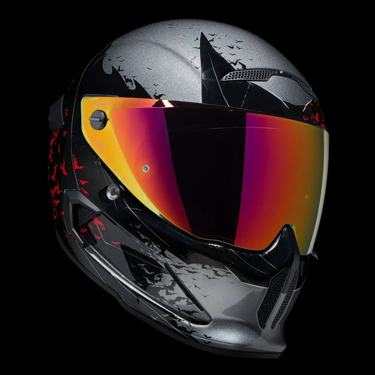 AT4.0 Carbon The Batman helmet with red iridescent visor