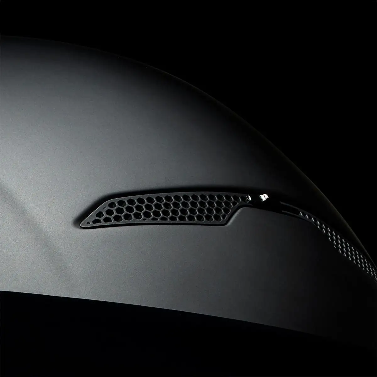 Top ventilation port on the AT4.0 Carbon Core Helmet