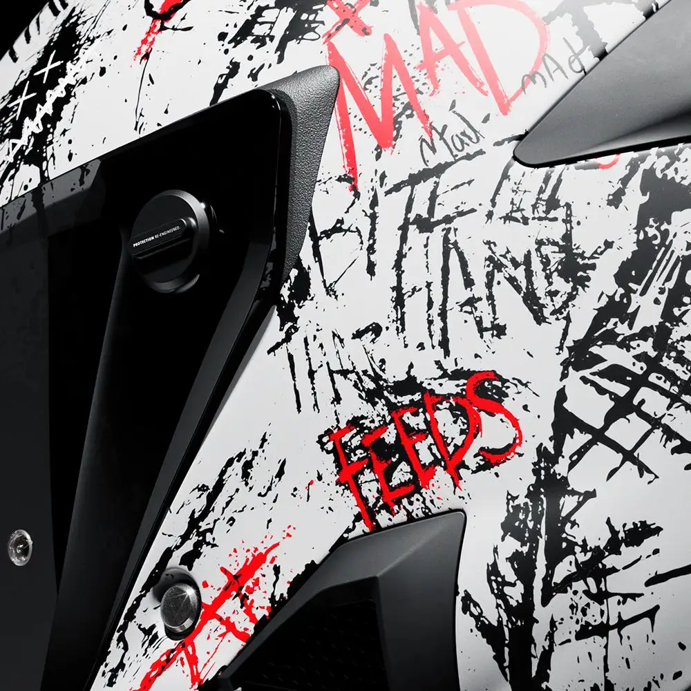 graphic panel and shell detail on the Ruroc AT4.0 Carbon Anarchy