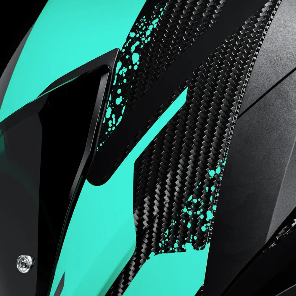 carbon weave and graphic panel on the Ruroc EOX 2.0 Pulse