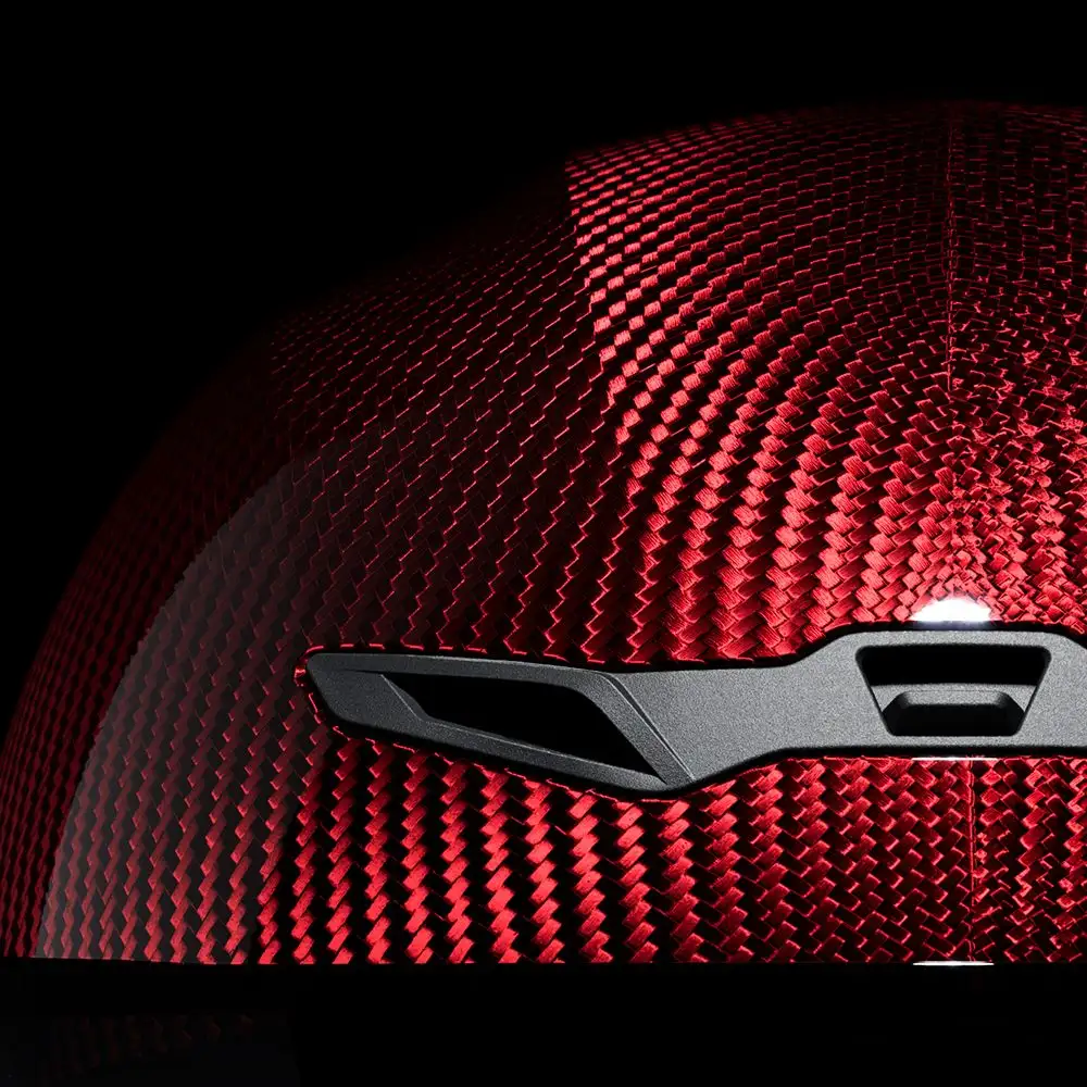 carbon fibre spoiler and ventilation system on the Ruroc EOX 2.0 Ruby