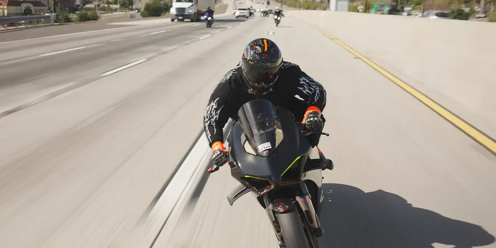 AT4.0 CARBON | Premium Carbon Fiber Motorcycle Helmets | Ruroc
